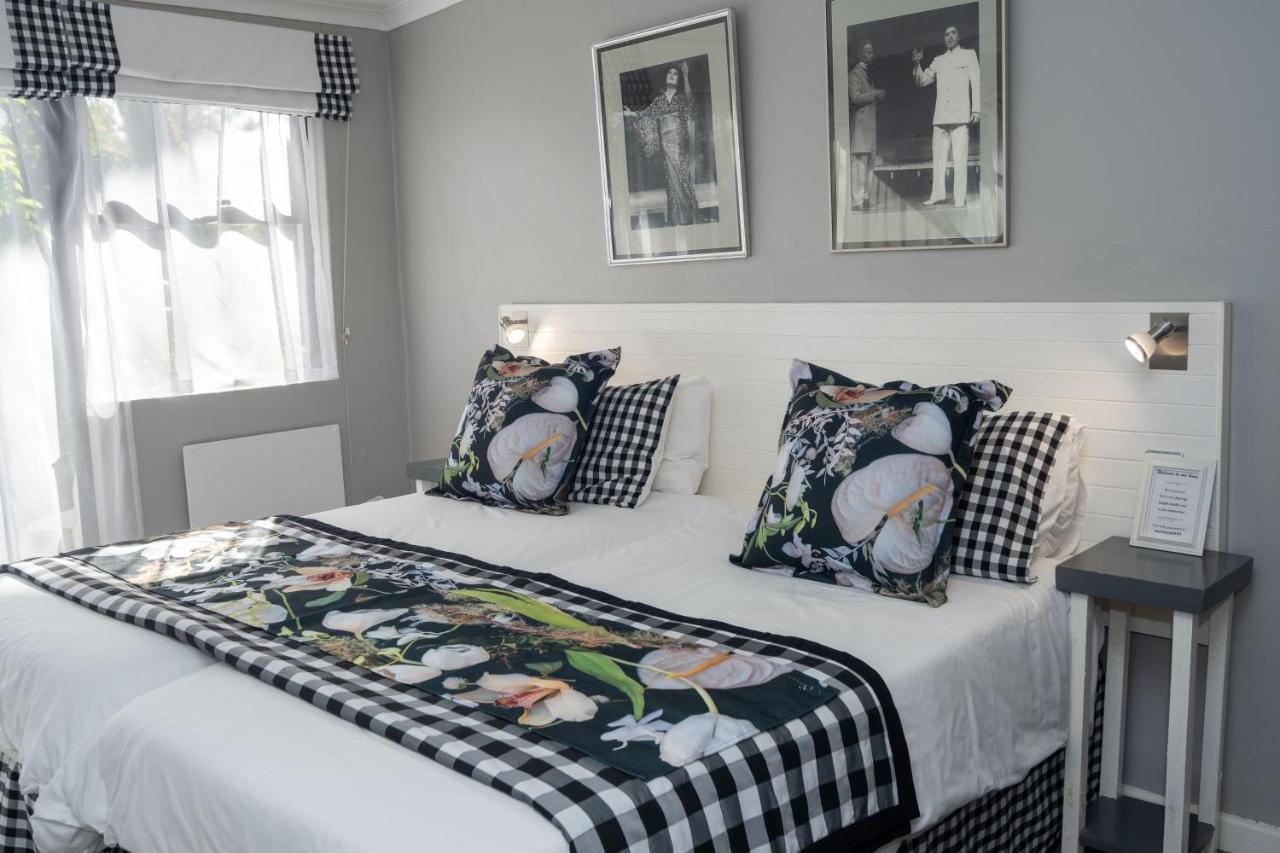 Rouana Guest Farm Hotel สเตลเลนบอช ภายนอก รูปภาพ