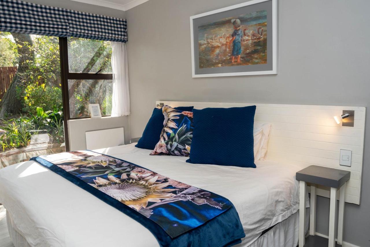 Rouana Guest Farm Hotel สเตลเลนบอช ภายนอก รูปภาพ
