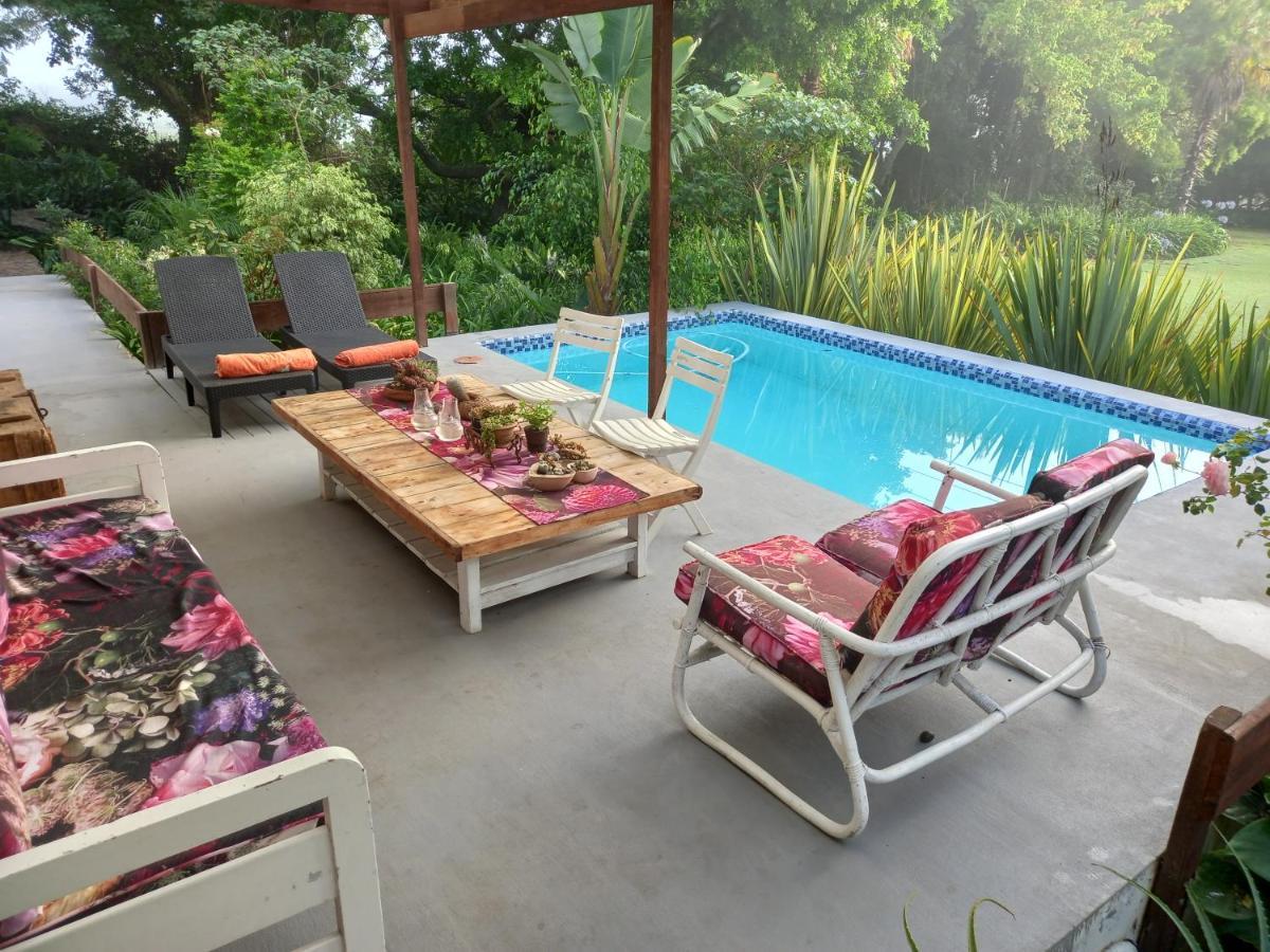 Rouana Guest Farm Hotel สเตลเลนบอช ภายนอก รูปภาพ