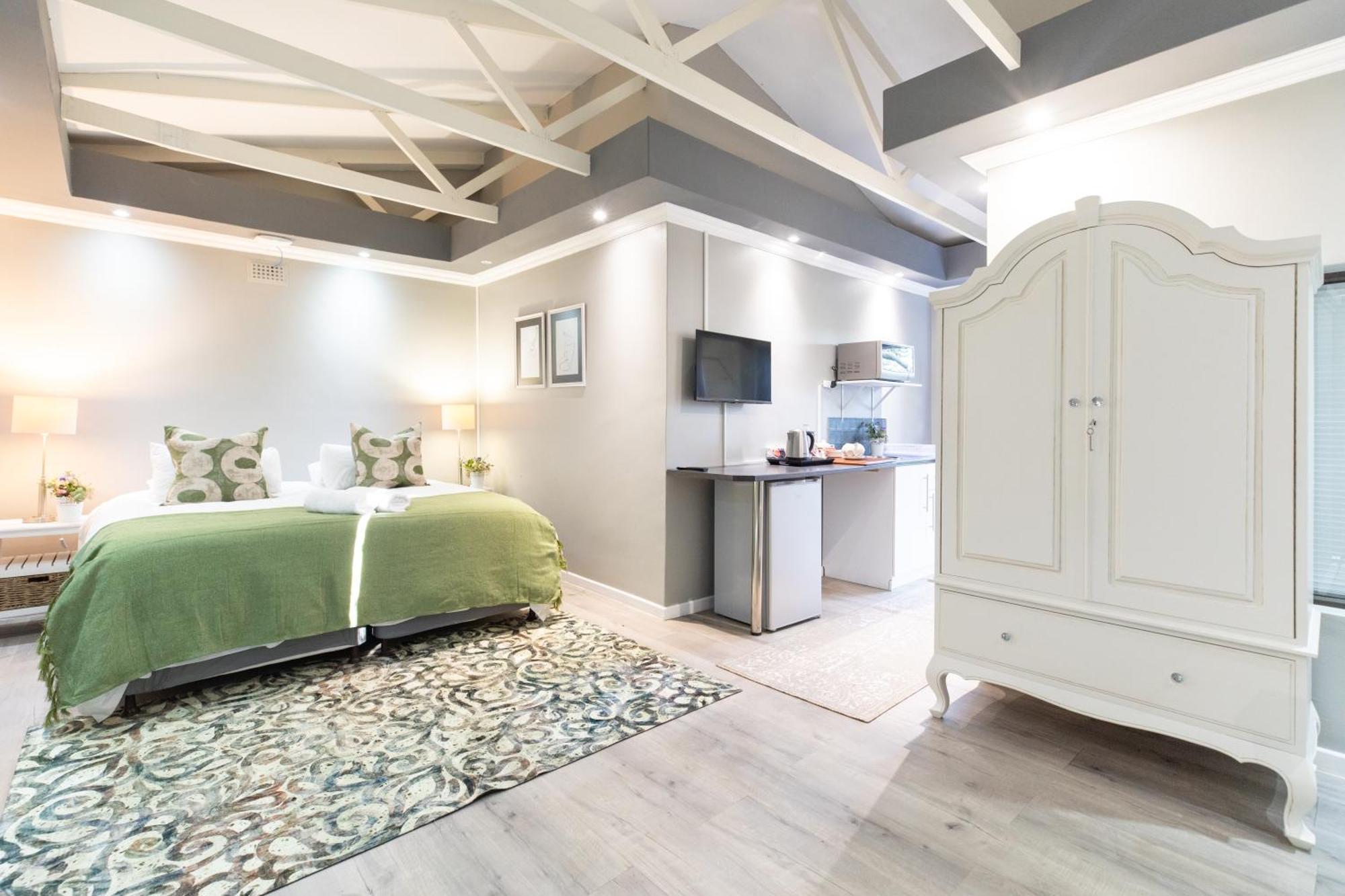 Rouana Guest Farm Hotel สเตลเลนบอช ภายนอก รูปภาพ