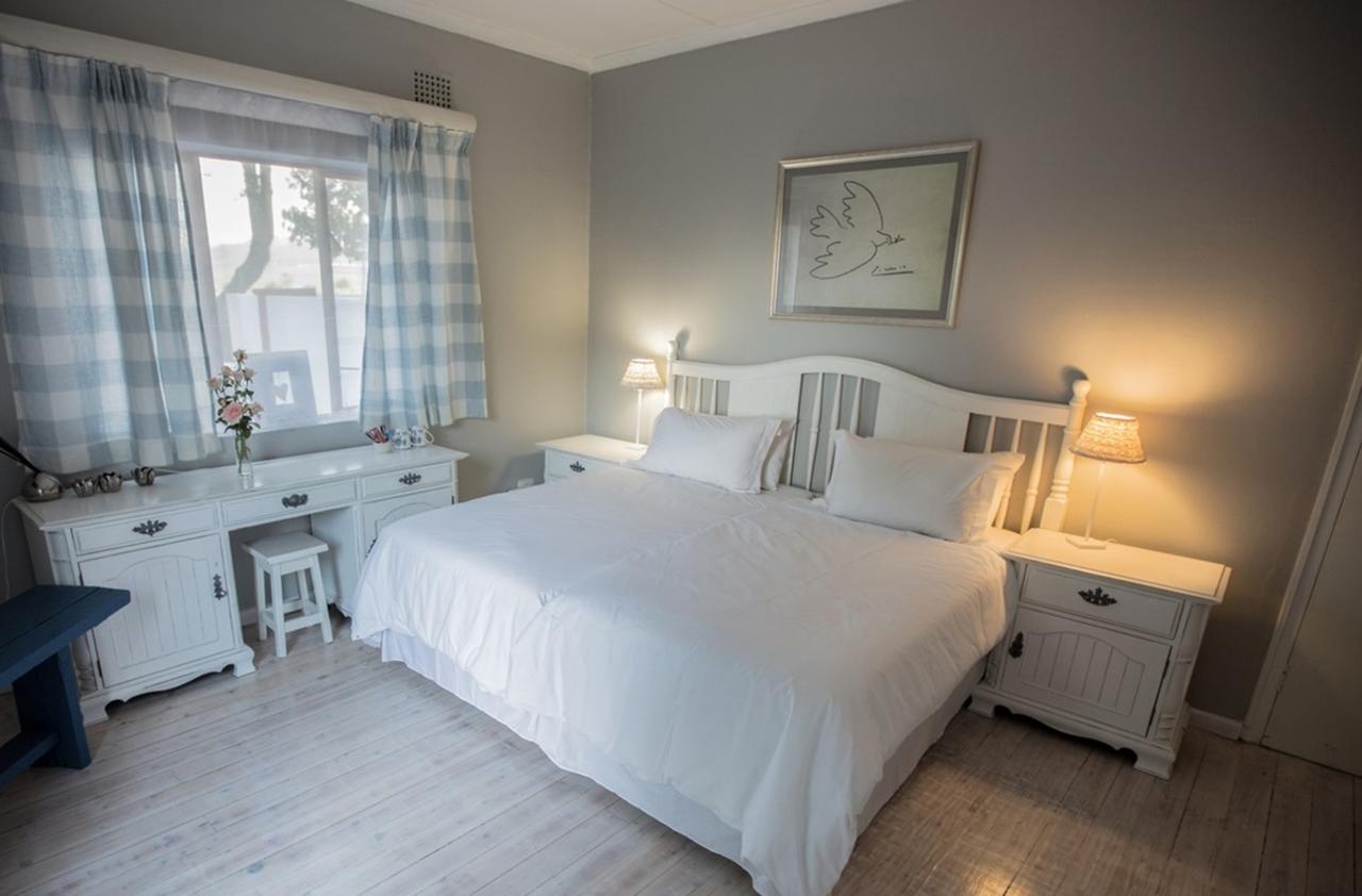 Rouana Guest Farm Hotel สเตลเลนบอช ภายนอก รูปภาพ